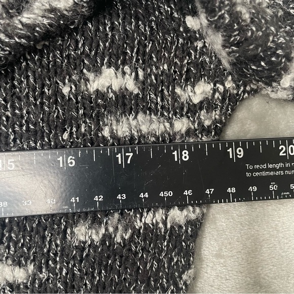 American Eagle V-Neck Knit Sweater Black & White Heathered Look Size Small - Picture 8 of 9